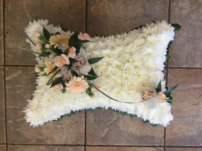 Based Pillow - Based Pillow ribbon or foliage edge. Choose from a selection of colours. Red, purple, pink, yellow, orange, blue. Based Pillow - Based Pillow ribbon or foliage edge. Choose from a selection of colours. Red, purple, pink, yellow, orange, blue.